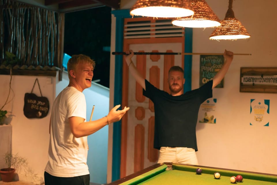 Billiard, Guests
