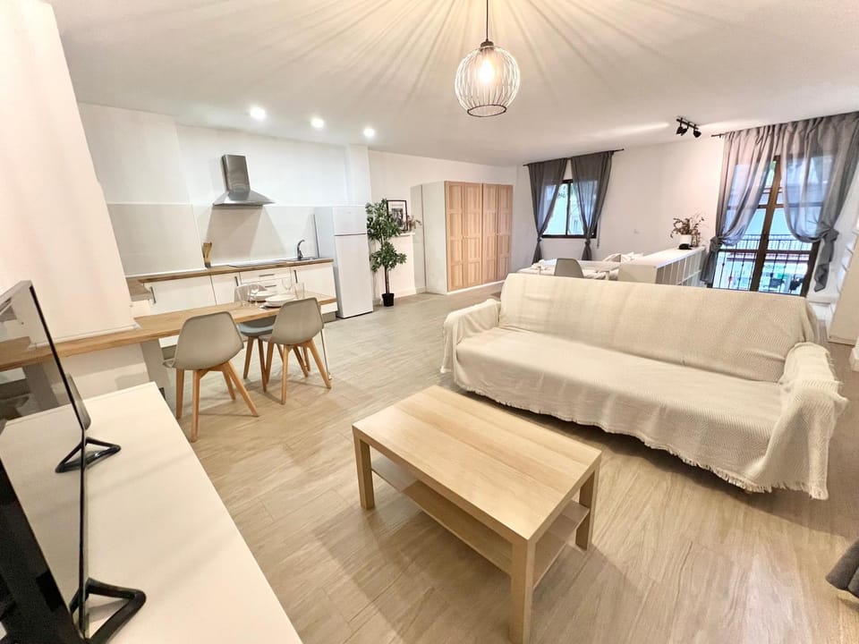 TV and multimedia, Living room, Dining area