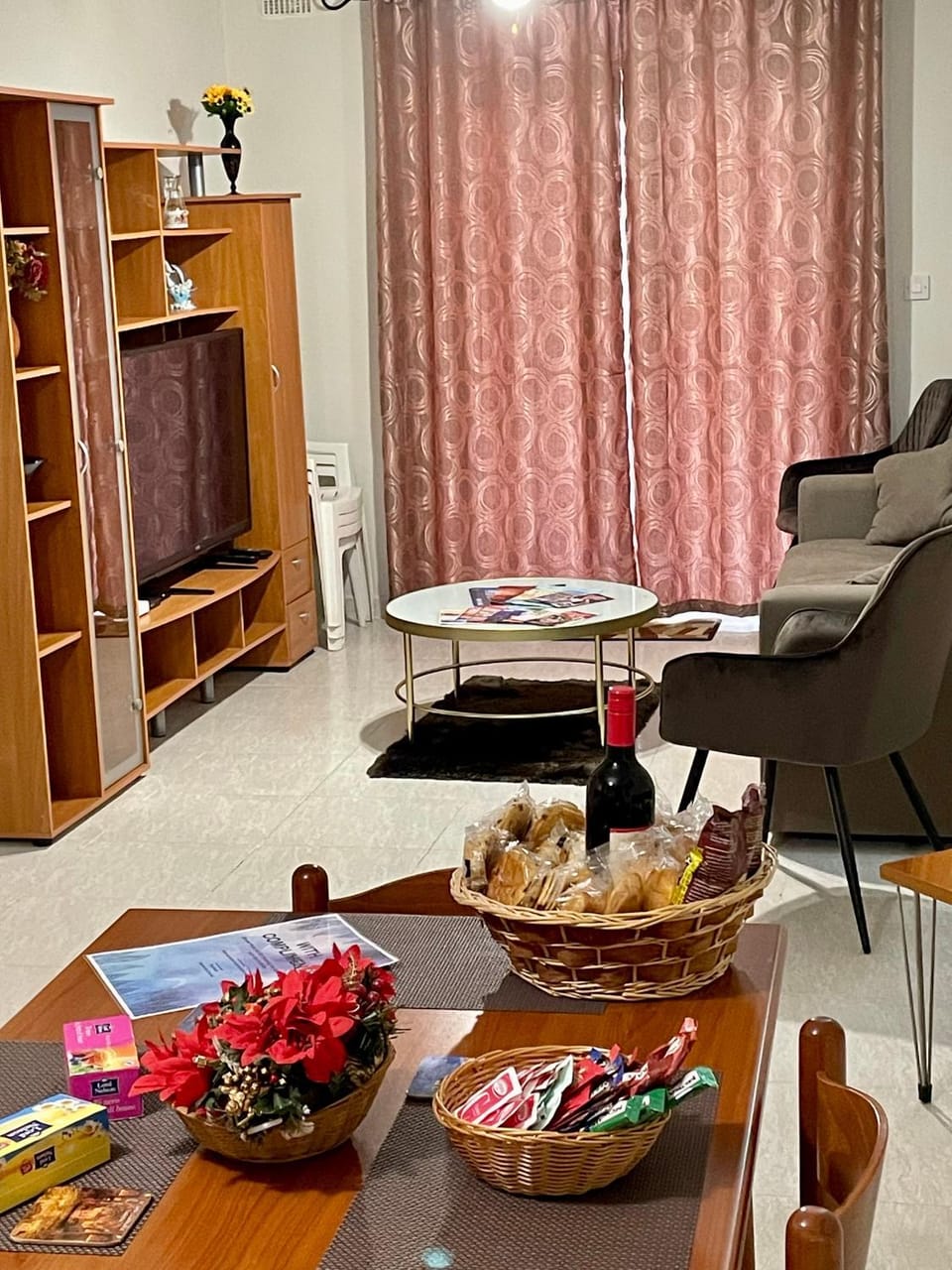 Food close-up, TV and multimedia, Living room