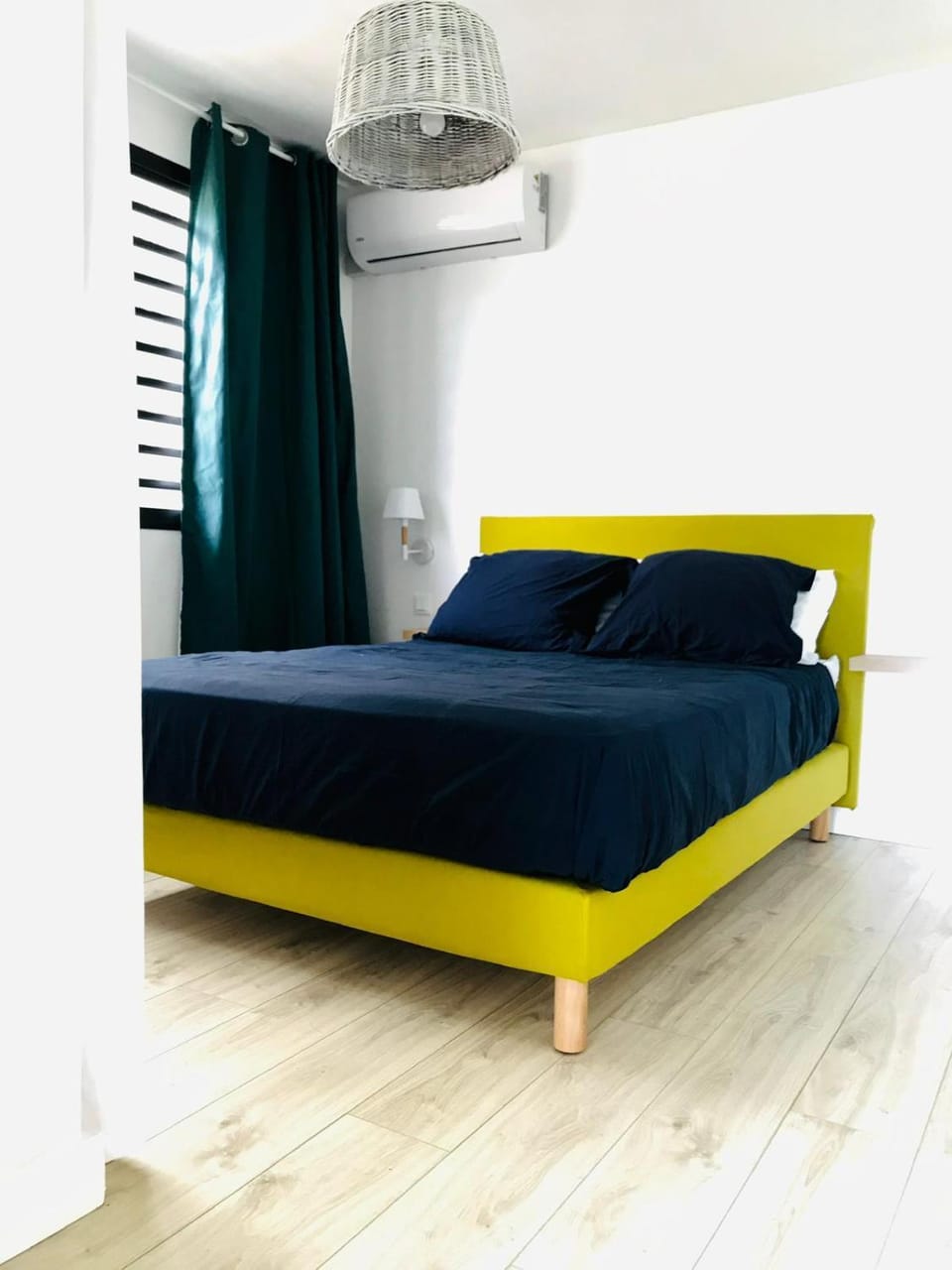 Bed, Photo of the whole room, Bedroom