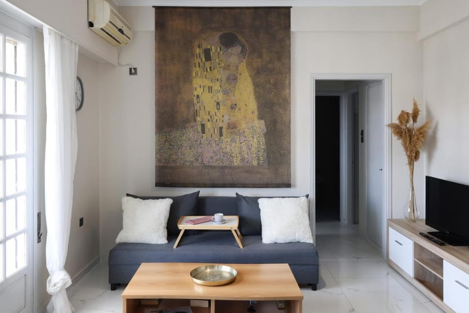 TV and multimedia, Living room, Seating area, air conditioner