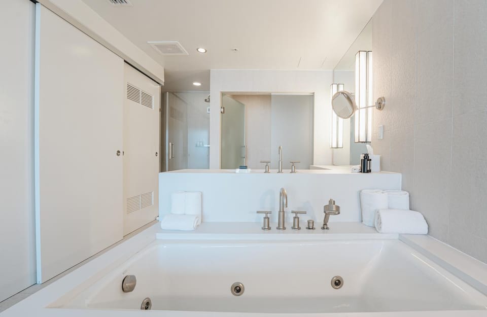 Bathroom, Bath, towels