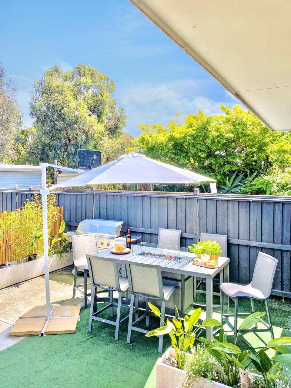 Balcony/Terrace, Seating area, Dining area, Garden view