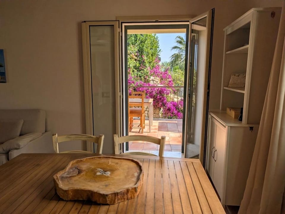 Day, Balcony/Terrace, Living room, Dining area