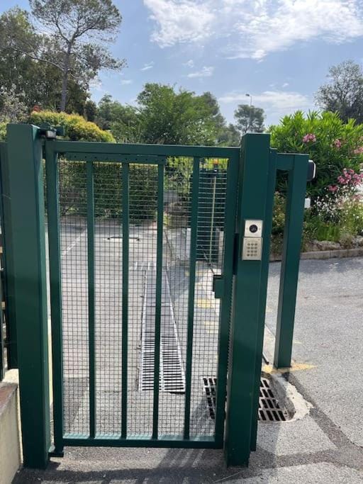 Studio Bord de Mer Boulouris à Saint Raphael Apartment in Saint-Raphael