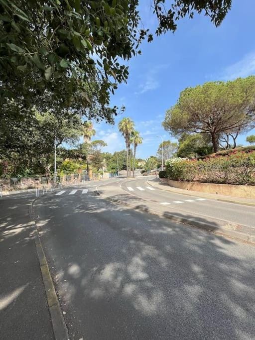 Studio Bord de Mer Boulouris à Saint Raphael Apartment in Saint-Raphael