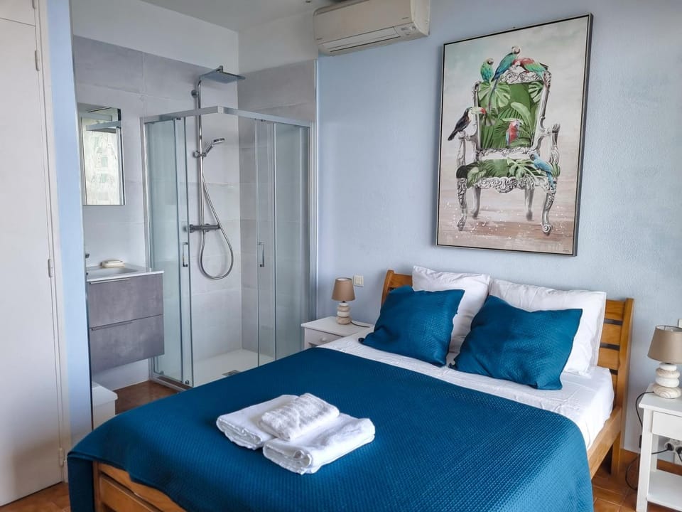 Shower, Bedroom