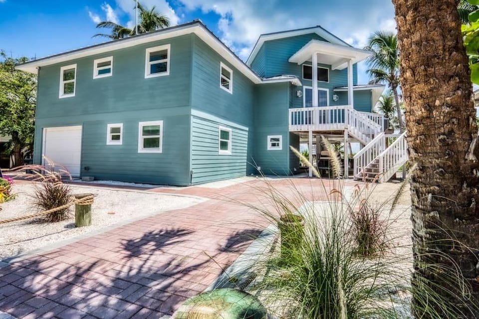 BEACHFRONT-Amazing Fishing,Shelling,Sunrise views! House in North Captiva Island