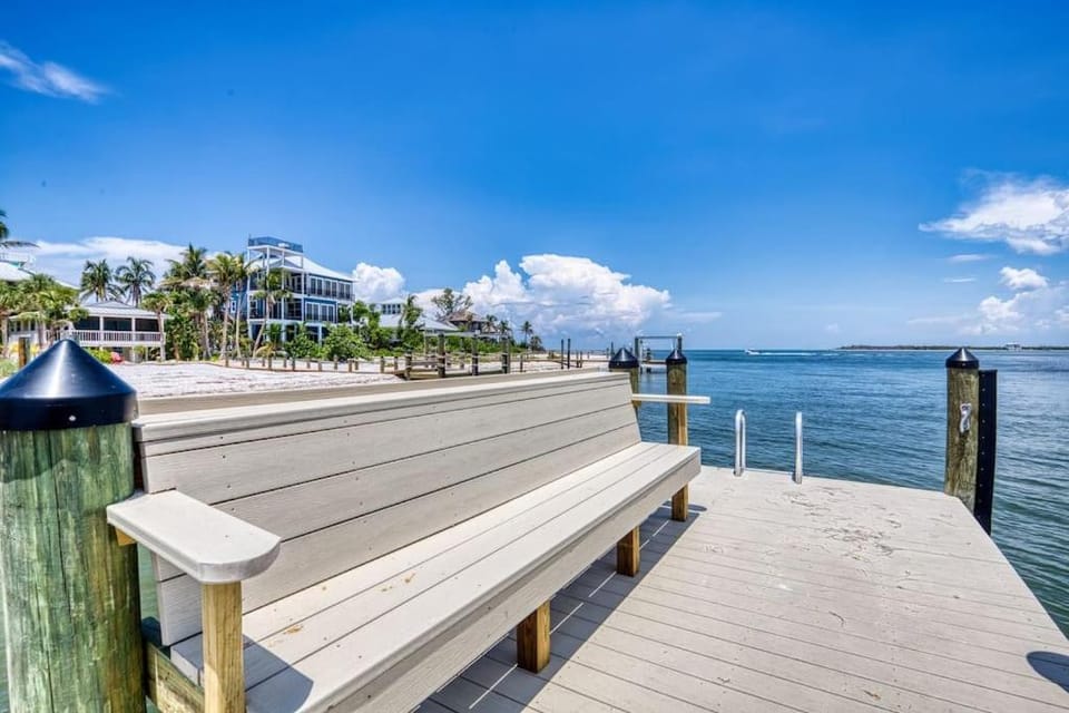 BEACHFRONT-Amazing Fishing,Shelling,Sunrise views! House in North Captiva Island