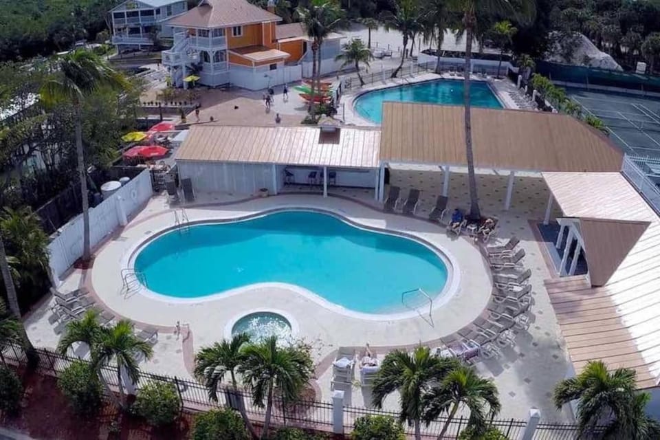 BEACHFRONT-Amazing Fishing,Shelling,Sunrise views! House in North Captiva Island