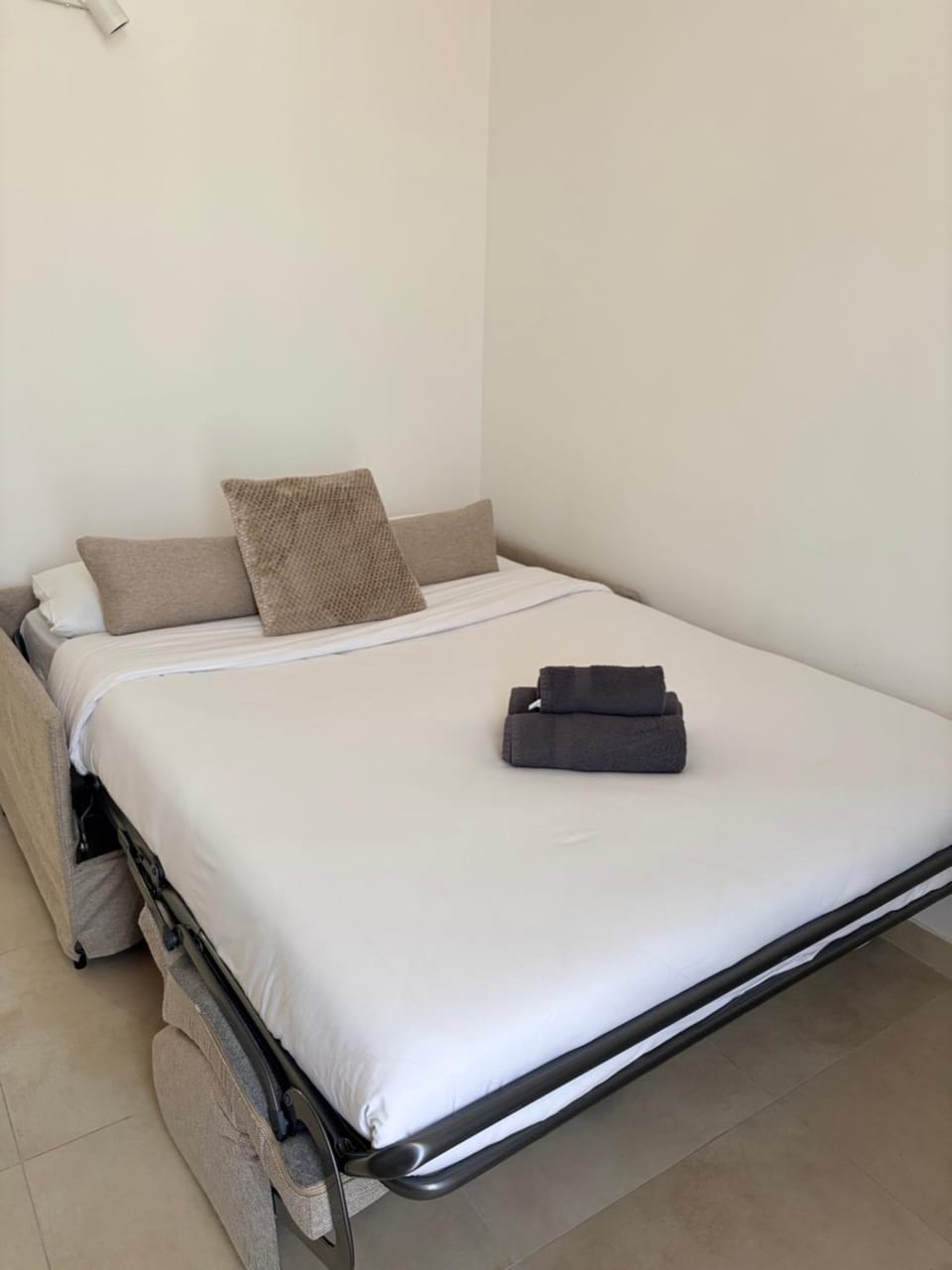 Refait à neuf Mars 2026 - Cosy studio en face de la gare Apartment in Nice