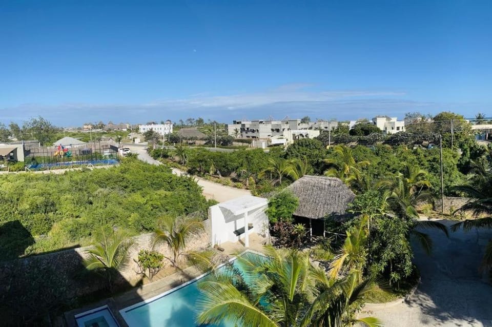 Property building, Bird's eye view, Swimming pool