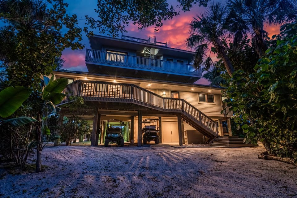 Beachfront,V Private, 360 Views, Sunsets, Hottub House in North Captiva Island