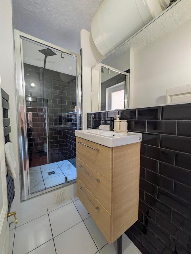 Shower, Bathroom, heating