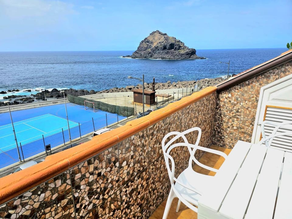 Nearby landmark, Natural landscape, View (from property/room), Balcony/Terrace, Balcony/Terrace, Sea view