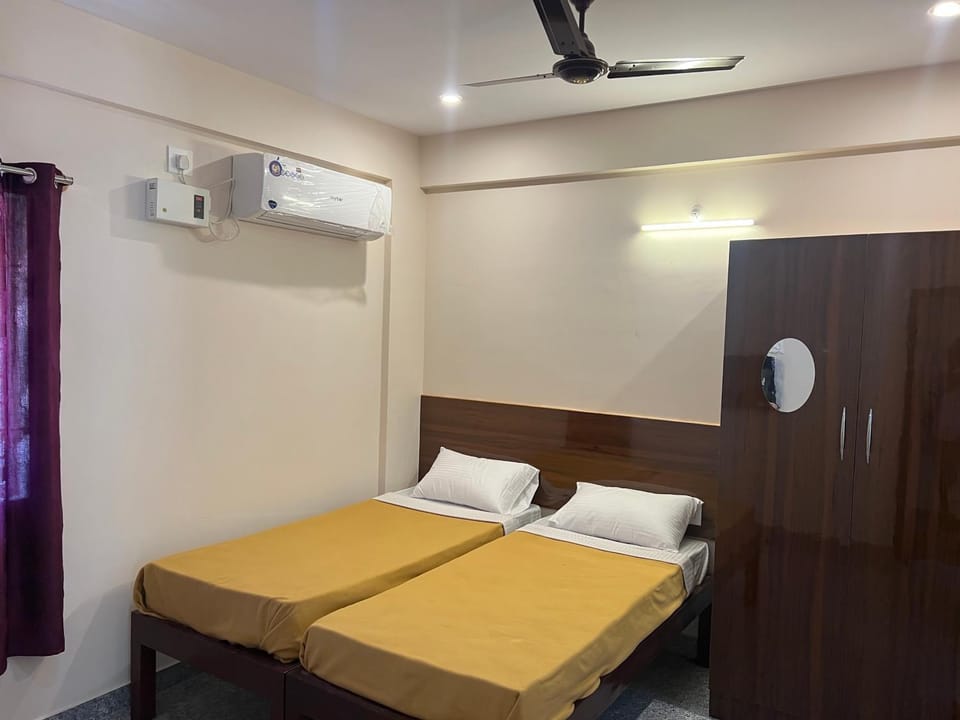 Bed, Photo of the whole room, Bedroom, air conditioner