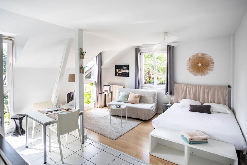 Seating area, Bedroom