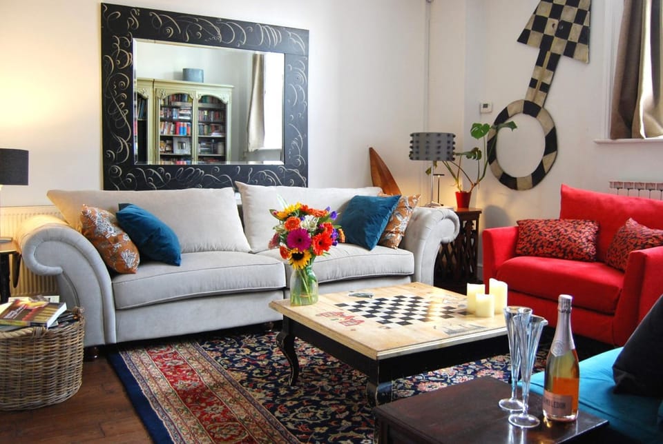 Living room, Seating area, Family