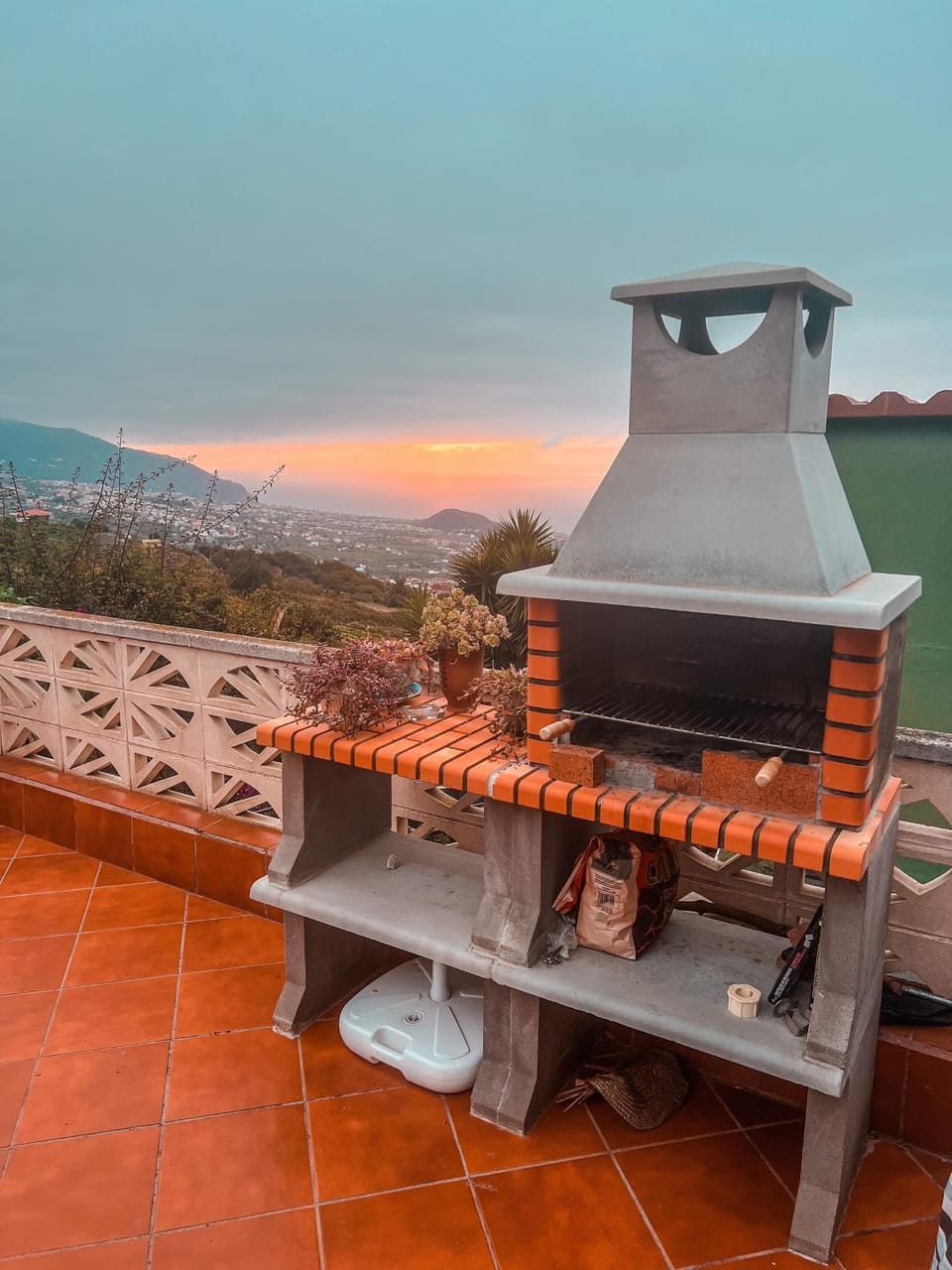 Patio, BBQ facilities
