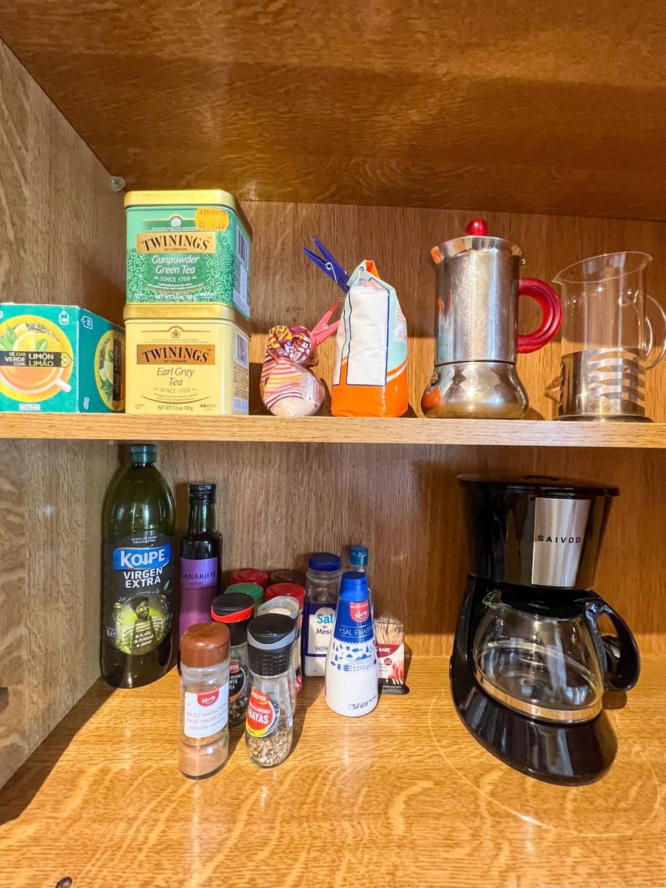 Coffee/tea facilities, Food and drinks