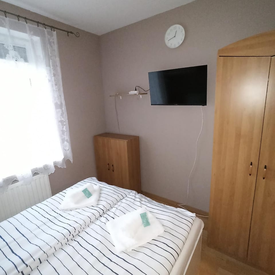 Bed, TV and multimedia, Bedroom, towels, wardrobe