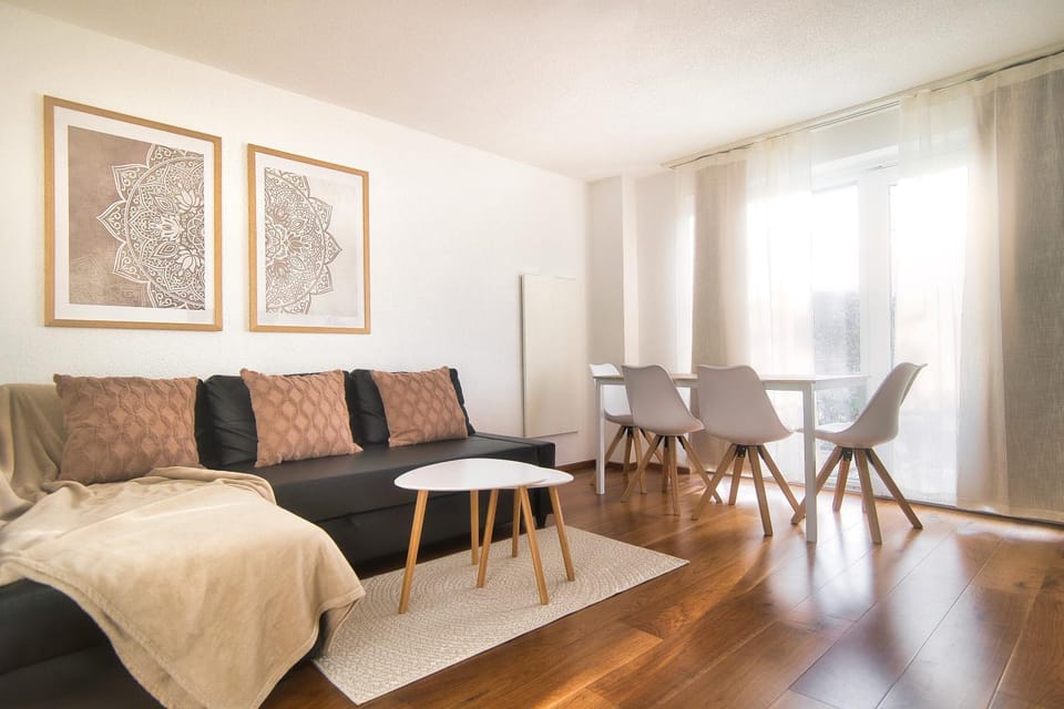 Living room, Decorative detail, Dining area