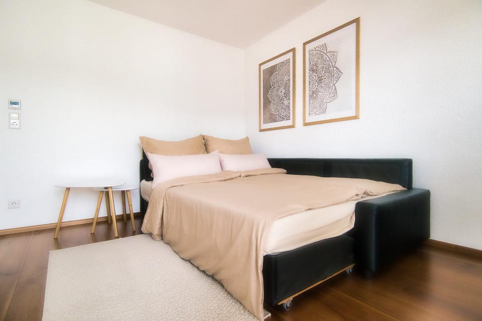 Bed, Living room, Seating area