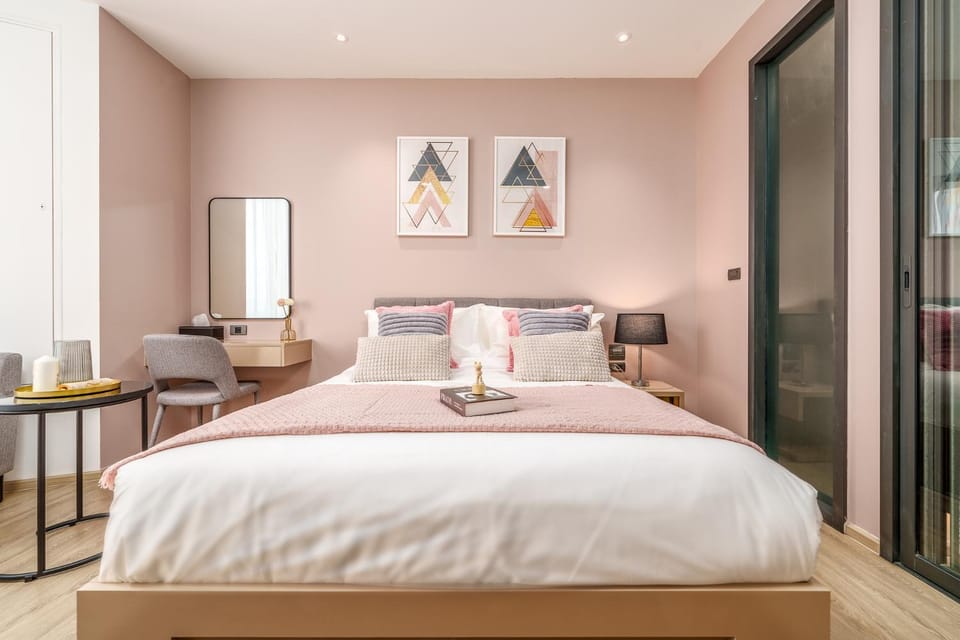 Bed, Photo of the whole room, Bedroom