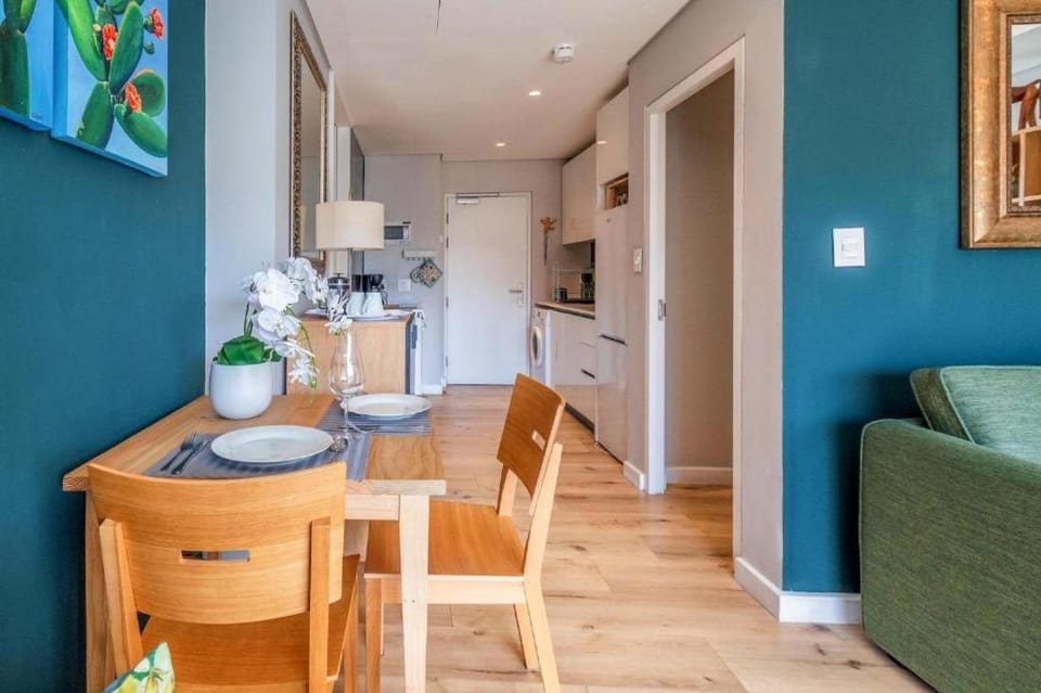 Loop Street 1-Bed Apartment with Parking Apartment in Cape Town