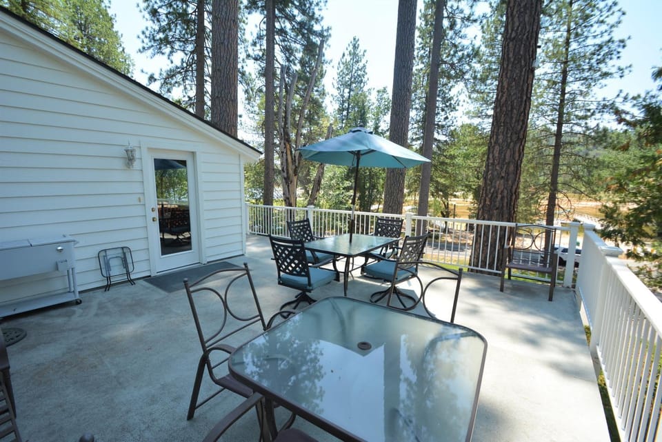 O'Hara Lake View House in Bass Lake