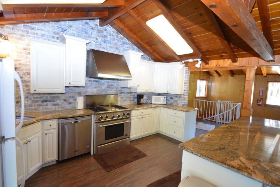 O'Hara Lake View House in Bass Lake