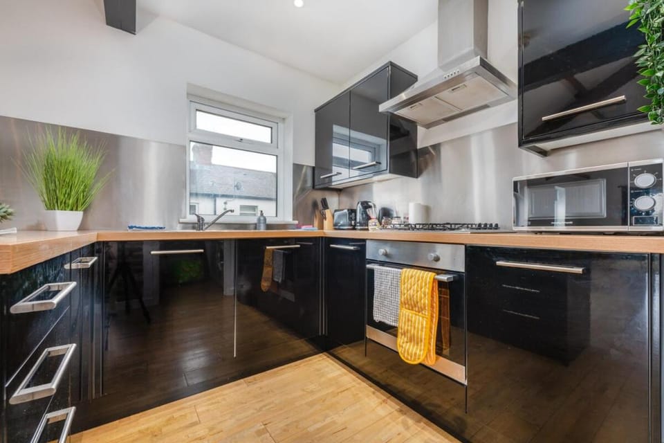 Chic 2 Bedroom House in the Heart of Cardiff Bed and Breakfast in Cardiff