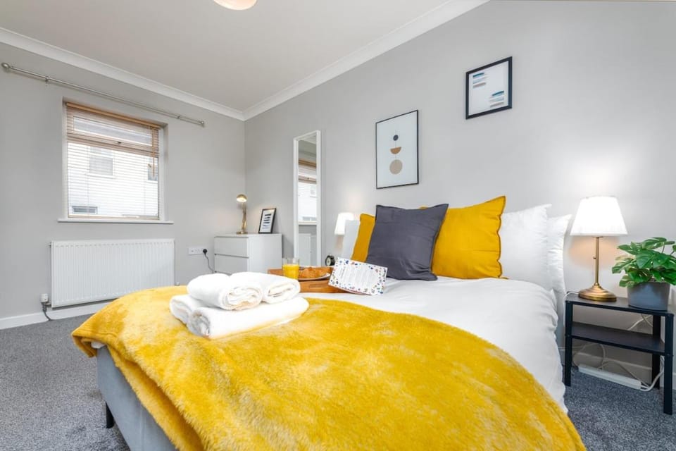 Chic 2 Bedroom House in the Heart of Cardiff Bed and Breakfast in Cardiff