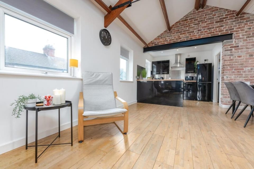 Chic 2 Bedroom House in the Heart of Cardiff Bed and Breakfast in Cardiff