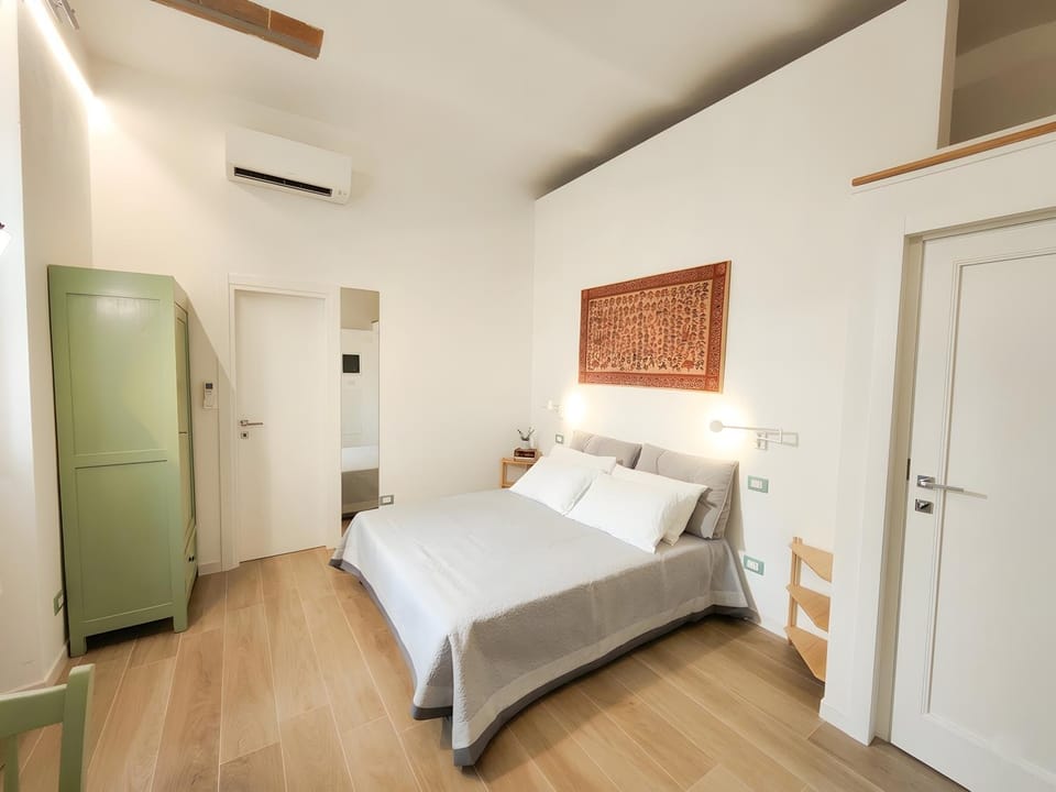 Bed, Photo of the whole room, Bedroom, wardrobe, air conditioner