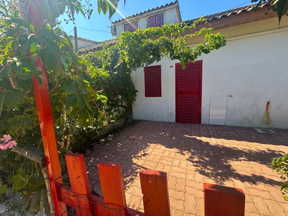 Property building, Day, Garden, Garden view