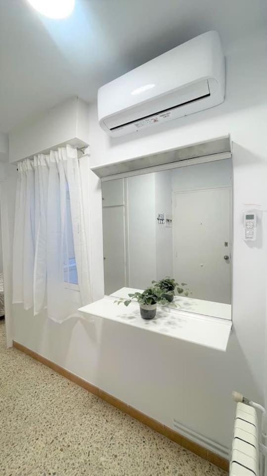 Lobby or reception, air conditioner