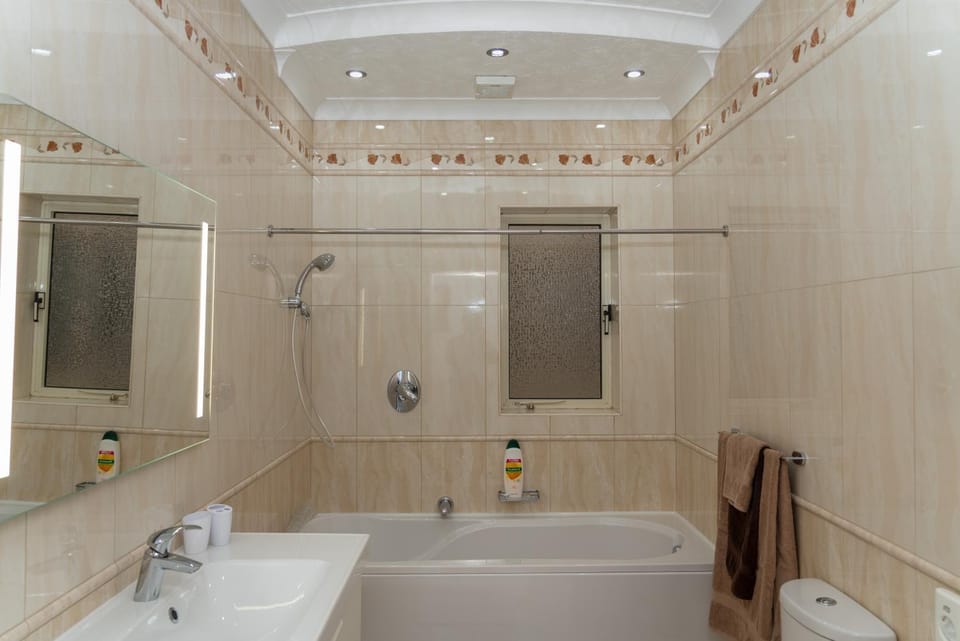 Toilet, Bathroom, Bath, towels