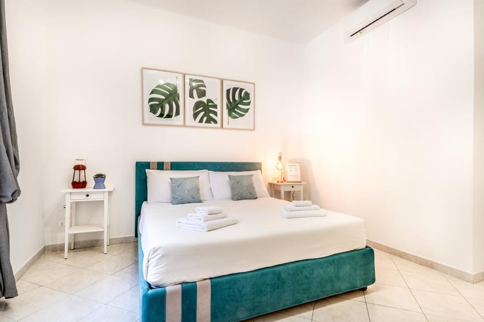 Bed, Photo of the whole room, Bedroom, air conditioner