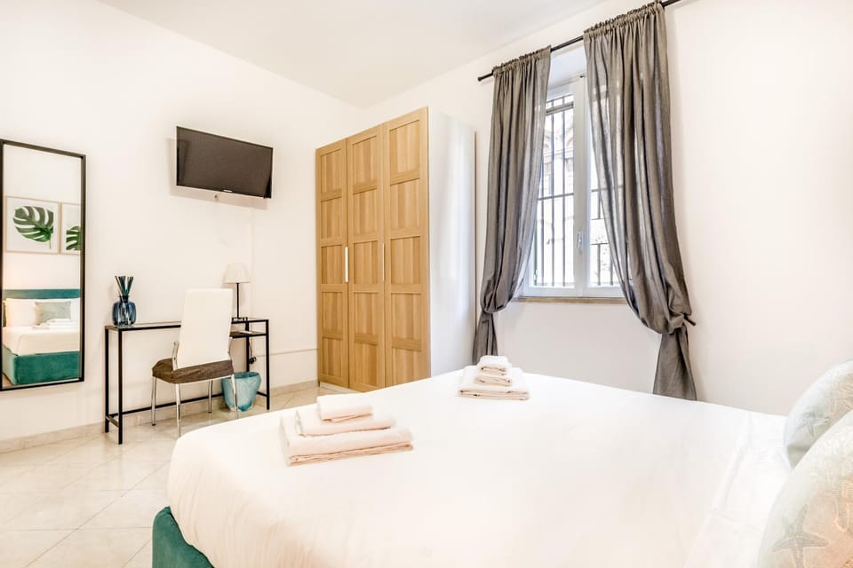 Bed, TV and multimedia, Photo of the whole room, Bedroom, hair dresser, towels, wardrobe, air conditioner