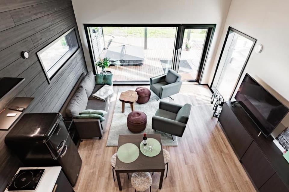 Communal lounge/ TV room, TV and multimedia, Kitchen or kitchenette, Living room, Seating area, Dining area, Evening entertainment