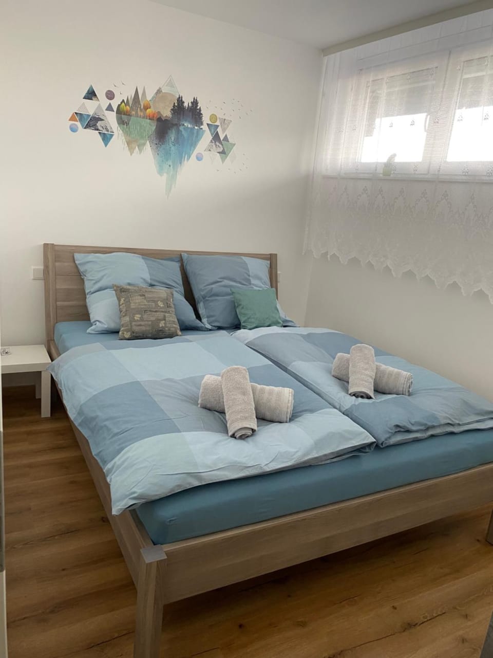 Bed, Photo of the whole room, Bedroom, towels
