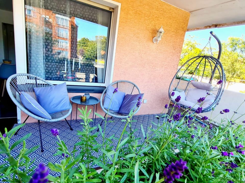 Patio, Balcony/Terrace, Seating area