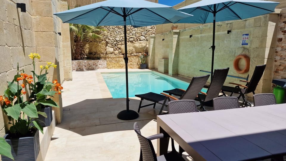 Patio, Pool view, Swimming pool, Swimming pool, sunbed