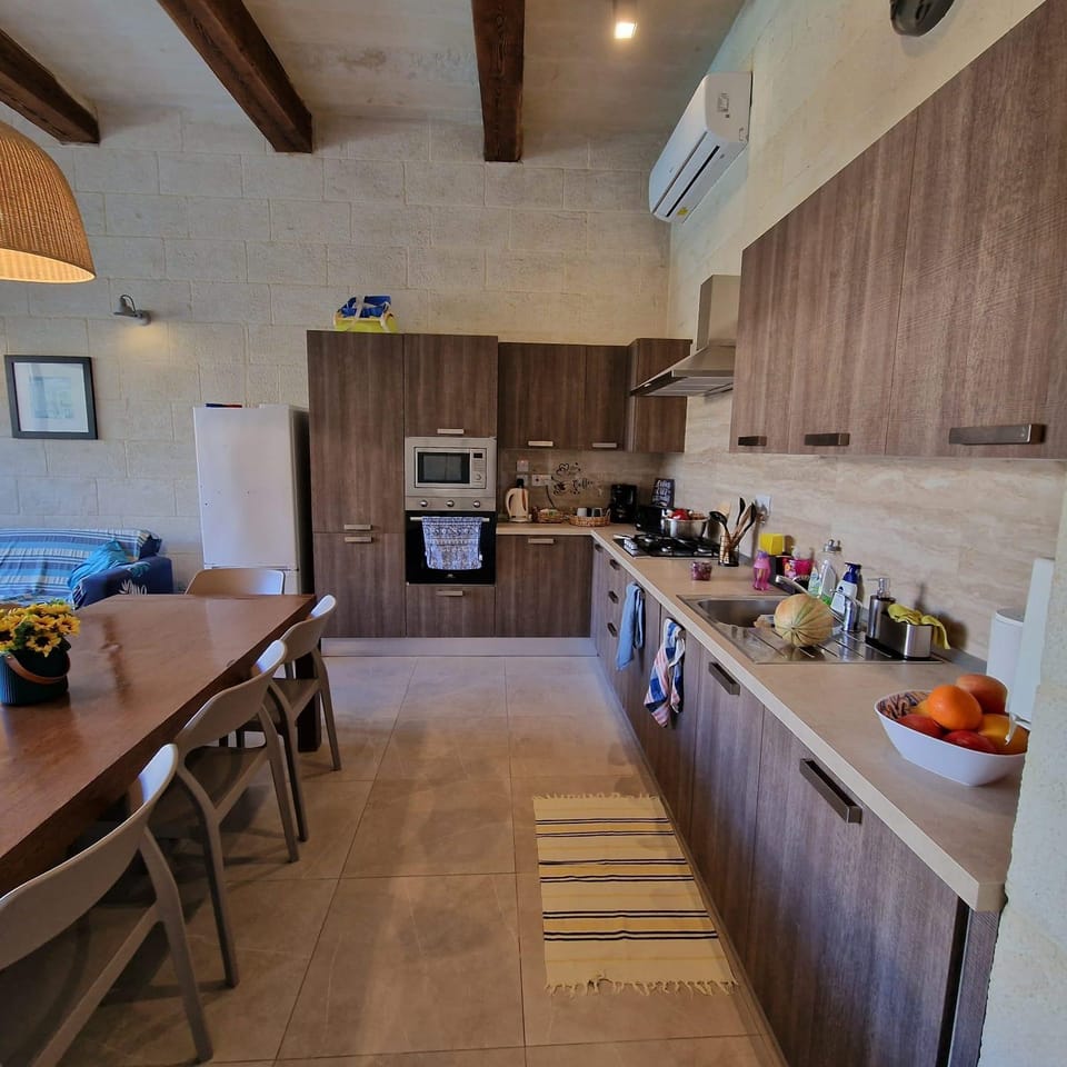 Kitchen or kitchenette, Dining area, dishwasher, minibar, pet friendly, toaster