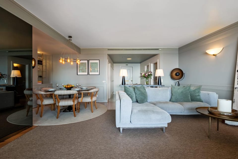 TV and multimedia, Living room, Seating area, Dining area