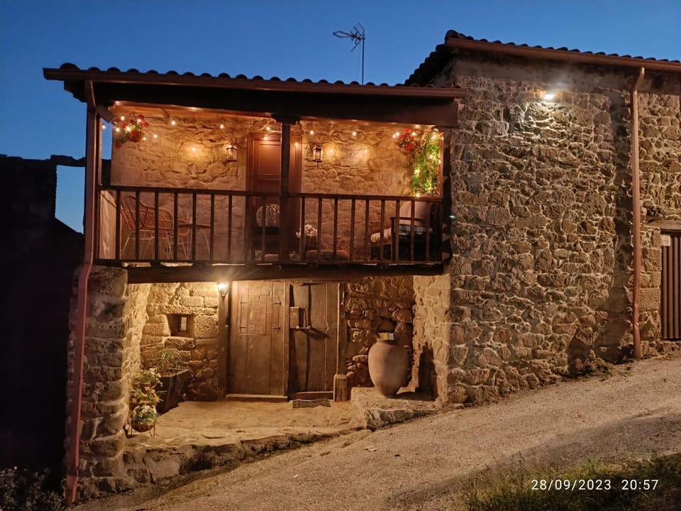 CASA DO REI, PADERNE (FERREIRA DE PANTÓN) House in Galicia