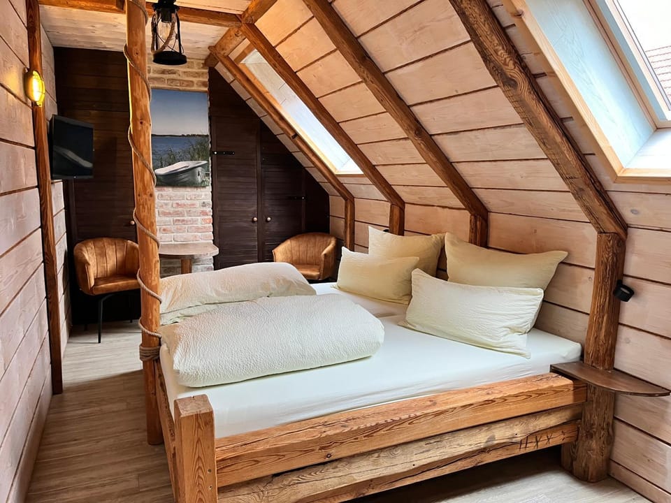Bed, Living room, Bedroom