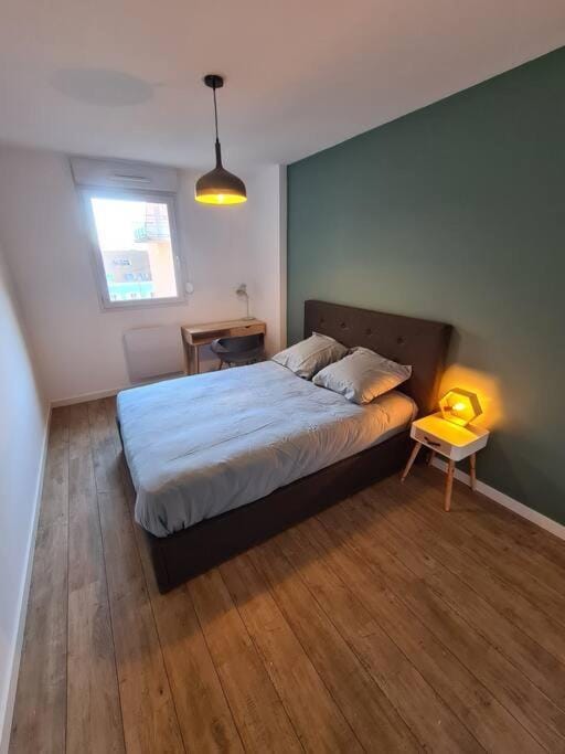 Bed, Photo of the whole room, Bedroom