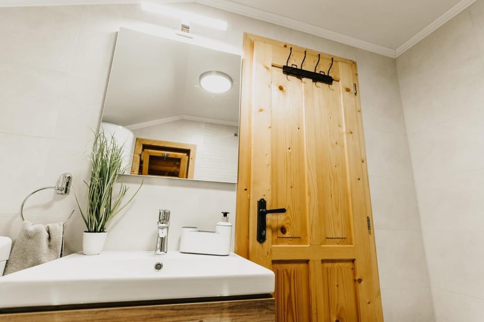 Bathroom, towels